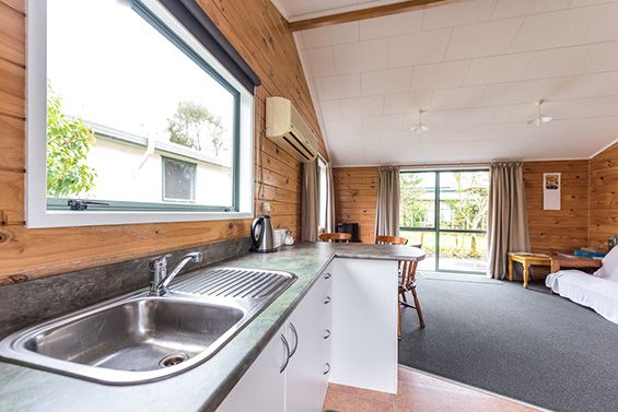 Falcon Cabin kitchen